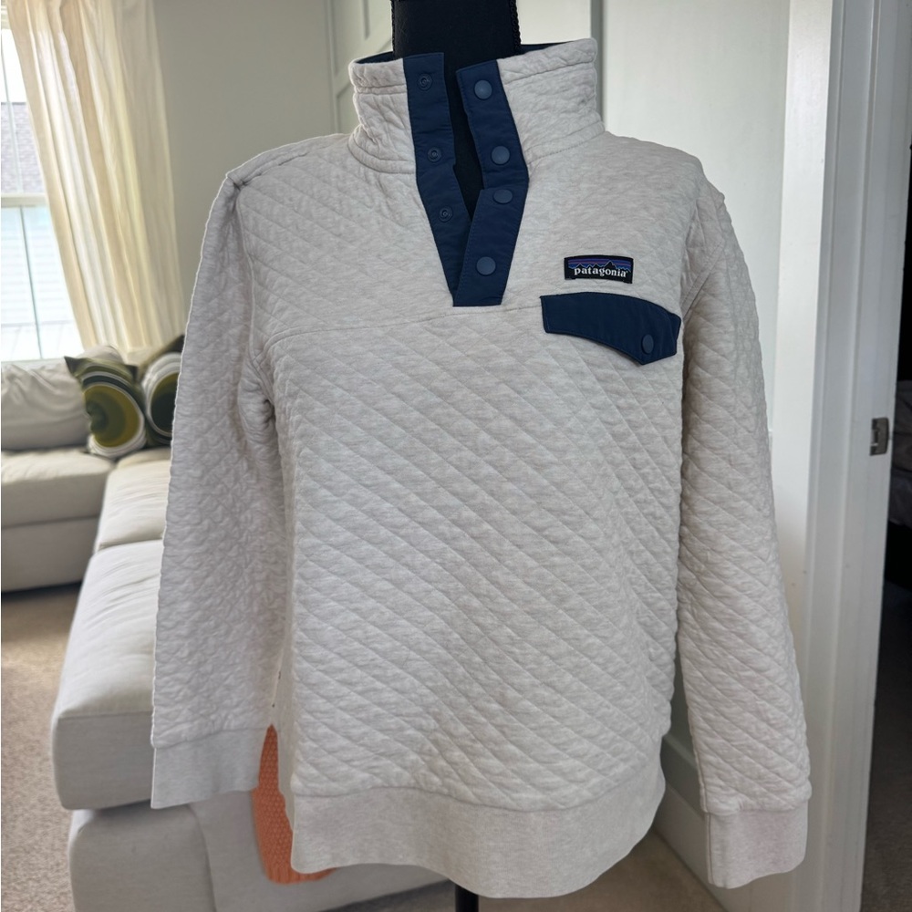 Patagonia Men's Quilted Cream and Navy Sweater